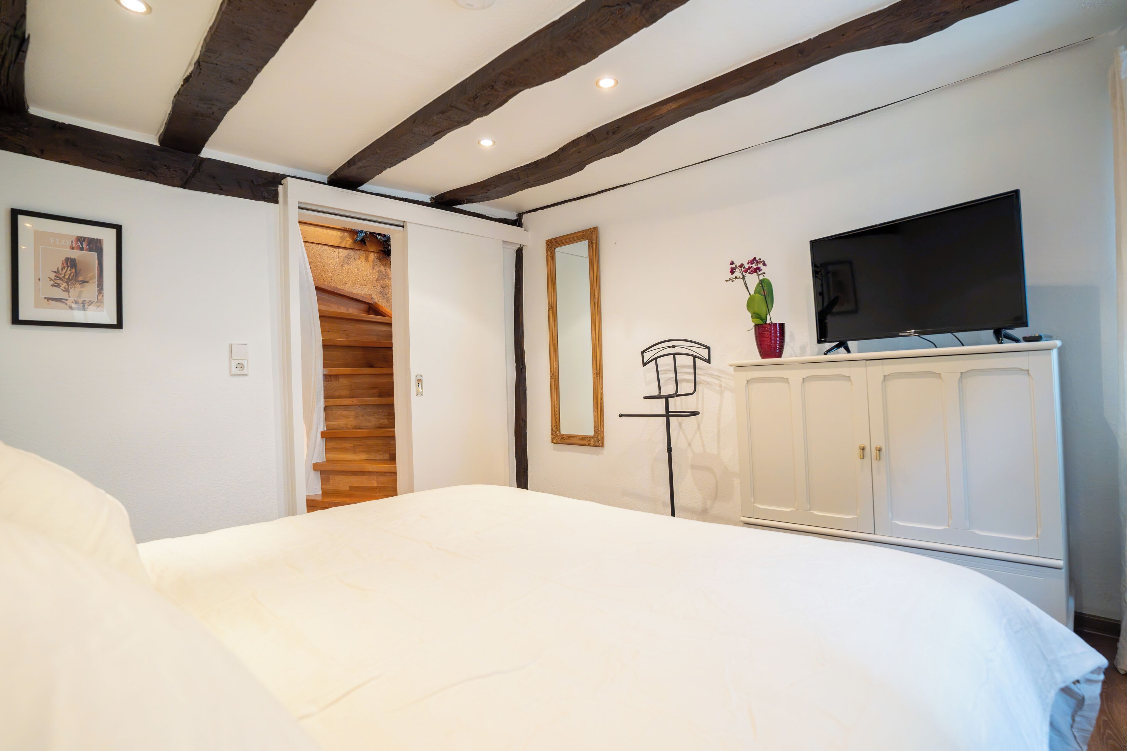 2 室のベッドルーム、アイロン / アイロン台、WiFi (無料)、ベッドシーツ