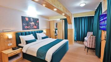 Quarto premium, vista para a montanha | Cofres nos quartos, escrivaninha, Wi-Fi de cortesia