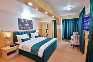 Quarto premium, vista para a montanha | Cofres nos quartos, escrivaninha, Wi-Fi de cortesia