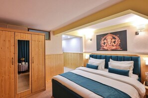 غرفة ديلوكس | خزنة داخل الغرفة ومكتب وواي فاي مجانًا