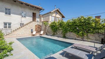 Seasonal outdoor pool, pool umbrellas, sun loungers
