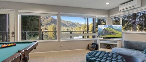 Télévision, cheminée