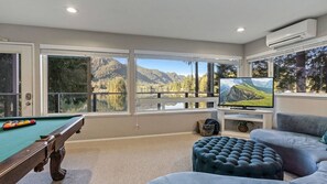 TV, fireplace - Lake Cavanaugh 3 BdRm Lake House (Mount Vernon)