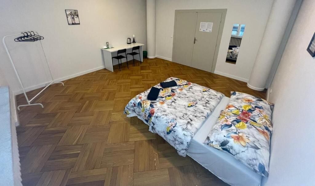 Quarto clássico, 1 cama de casal | Escrivaninha, espaço de trabalho para notebook
