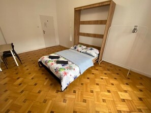 Classic Room, 1 Double Bed | Desk, laptop workspace, iron/ironing board, free WiFi - Fantastic Inn Warsaw - NS25 (Warsaw)