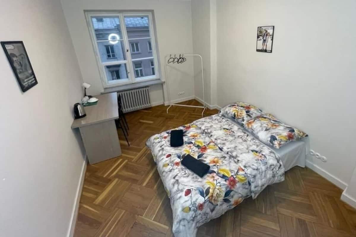 Classic-Zimmer, 1 Doppelbett | Schreibtisch, laptopgeeigneter Arbeitsplatz, schallisolierte Zimmer