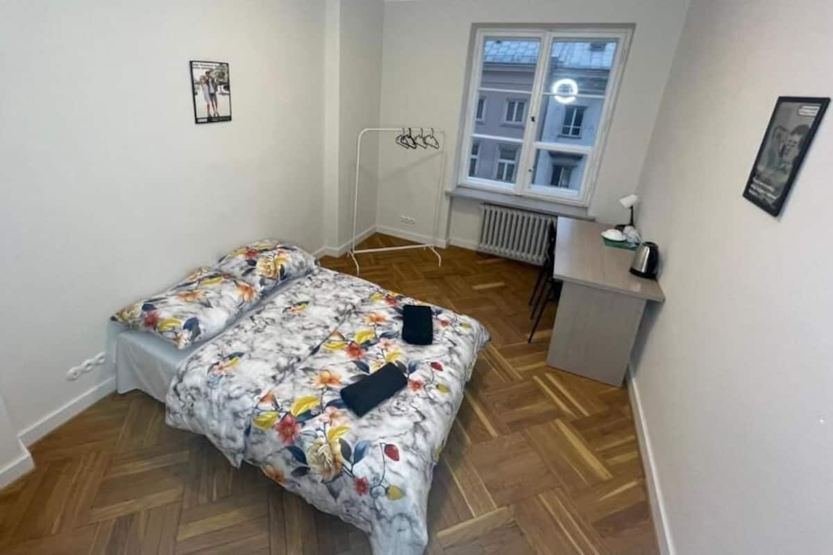 Classic-Zimmer, 1 Doppelbett | Schreibtisch, laptopgeeigneter Arbeitsplatz, schallisolierte Zimmer