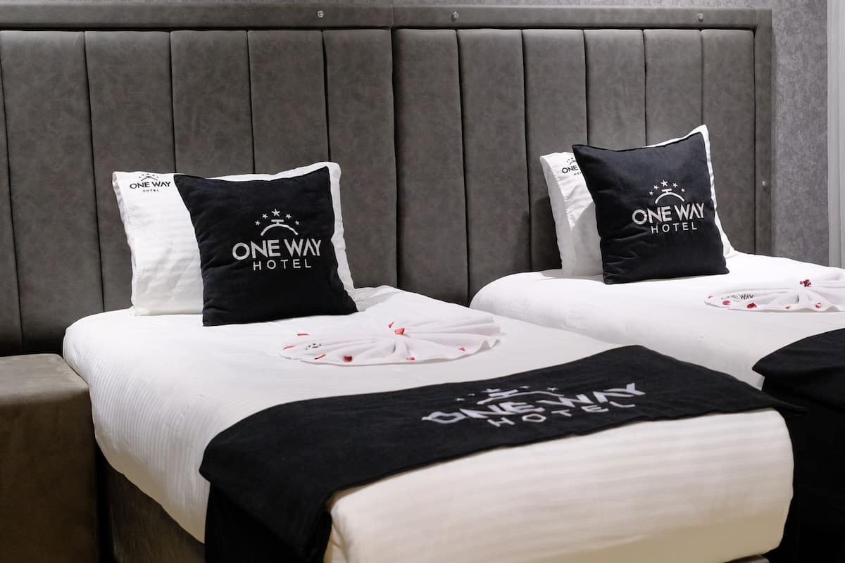 Deluxe-Zweibettzimmer | Laptopgeeigneter Arbeitsplatz, Bügeleisen/Bügelbrett, kostenloses WLAN