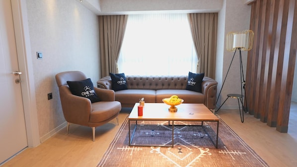 Familien-Dreibettzimmer | Laptopgeeigneter Arbeitsplatz, Bügeleisen/Bügelbrett, kostenloses WLAN