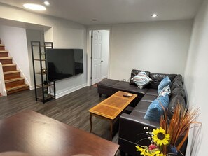 Living area - Vacation house Entire floor LUX Subway Airport (Toronto)