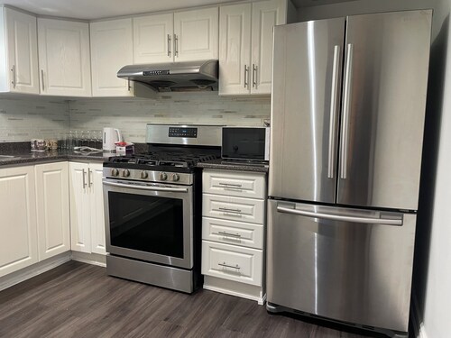 Vacation house Entire floor LUX Subway Airport