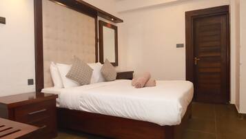 Kahden hengen superior-huone, patio, näköala puutarhaan | Työpöytä, kannettavalle tietokoneelle sopiva työtila, ilmainen Wi-Fi