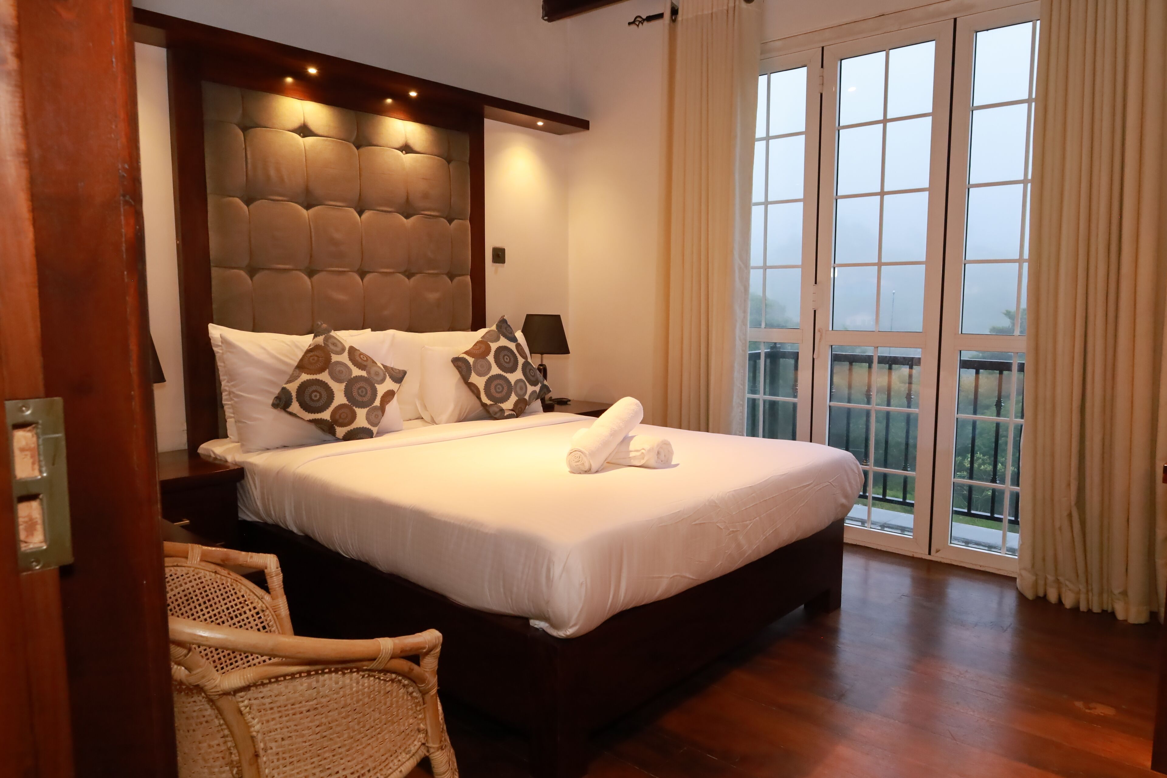 Familie tweepersoonskamer, uitzicht op tuin | Een bureau, een laptopwerkplek, gratis wifi