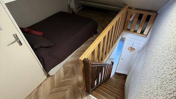 2 bedrooms, bed sheets