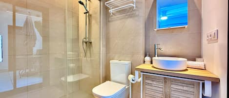 Shower, towels