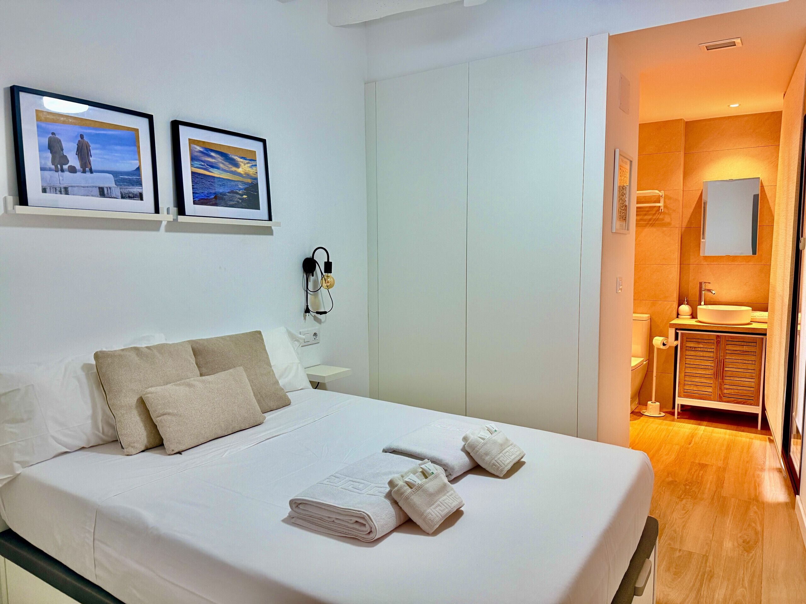 1 slaapkamer, een strijkplank/strijkijzer, gratis wifi, beddengoed