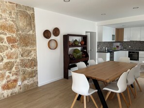Dining - Ganchinho House (Santiago da Guarda)