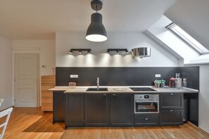 Private kitchen - Cozy Riverside Escape. Pet friendly! (Hlavní město Praha)