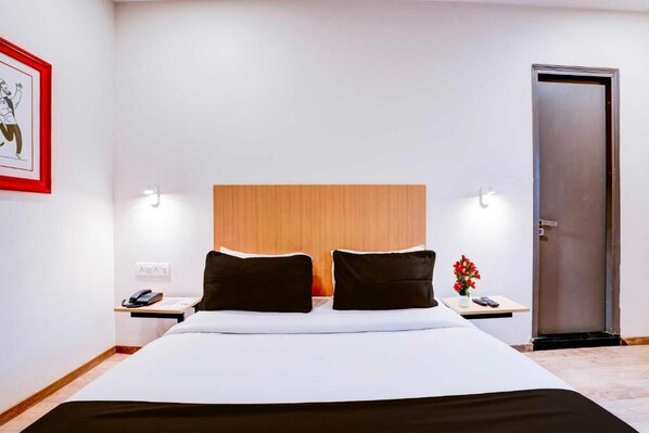 Escritorio, espacio para trabajar con laptop y wifi gratis