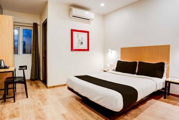 Classic Double Room | Desk, laptop workspace, free WiFi