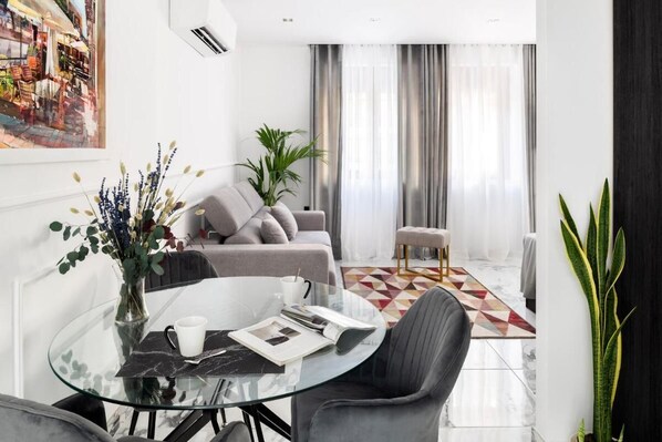 Apartment, 1 Bedroom, Accessible | Living room - Suite en Casa del Arco (Andujar)