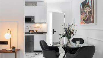 Apartamento, 1 habitación, accesible para personas con discapacidad | Comedor