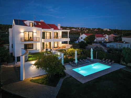 Villa Paradise in Zadar with 6 bedrooms, pool and gaming room