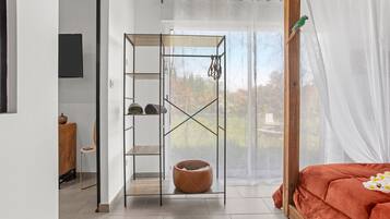 1 habitación, tabla de planchar con plancha, wifi y ropa de cama