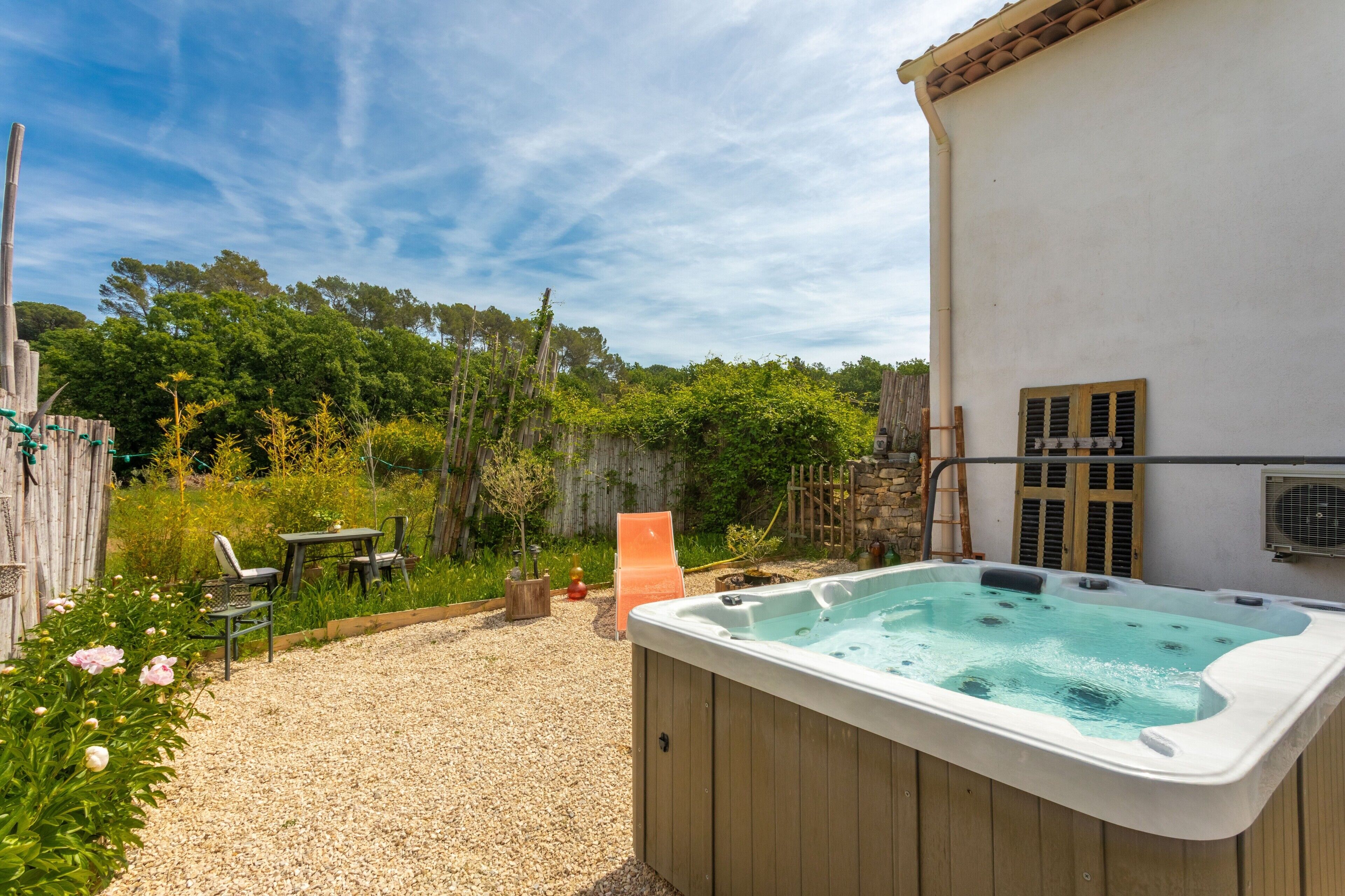 Outdoor spa tub