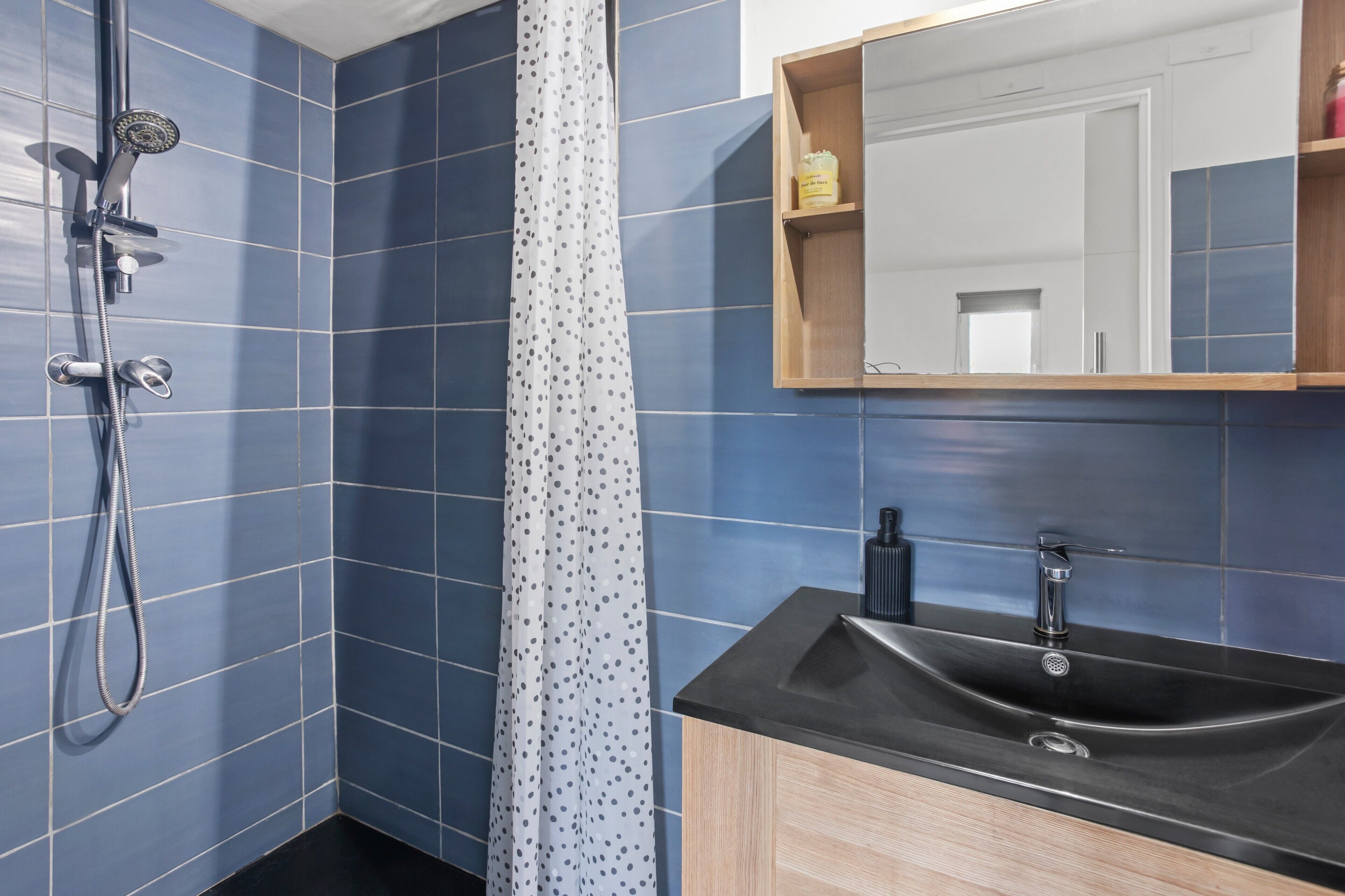 Shower, free toiletries, hair dryer, towels