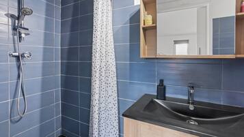 Shower, free toiletries, hair dryer, towels