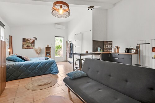 Holiday Home “Petit Paradis” with Wi-Fi and Air Conditioning