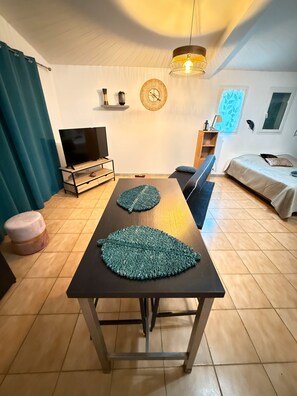 Fer et planche à repasser, Wi-Fi, draps fournis