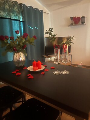 Dining - Holiday Home “Petit Paradis” with Wi-Fi and Air Conditioning (Besse-sur-Issole)