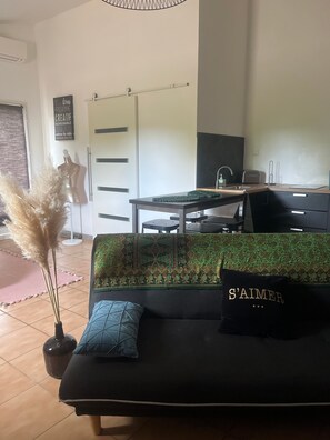 TV - Holiday Home “Petit Paradis” with Wi-Fi and Air Conditioning (Besse-sur-Issole)