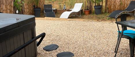 Bain à remous extérieur