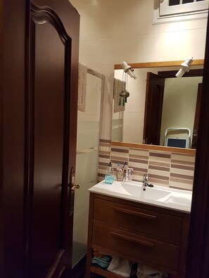 Felles sovesal, 1 soverom, balkong | Bad