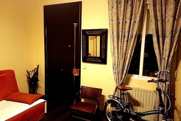 Shared Dormitory, 1 Bedroom, Balcony | Living room