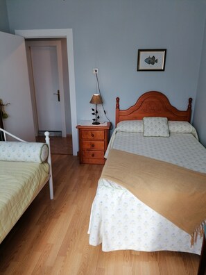3 chambres, fer et planche à repasser, Wi-Fi, draps fournis