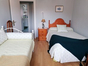 3 soverom, strykejern/-brett, wi-fi og sengetøy