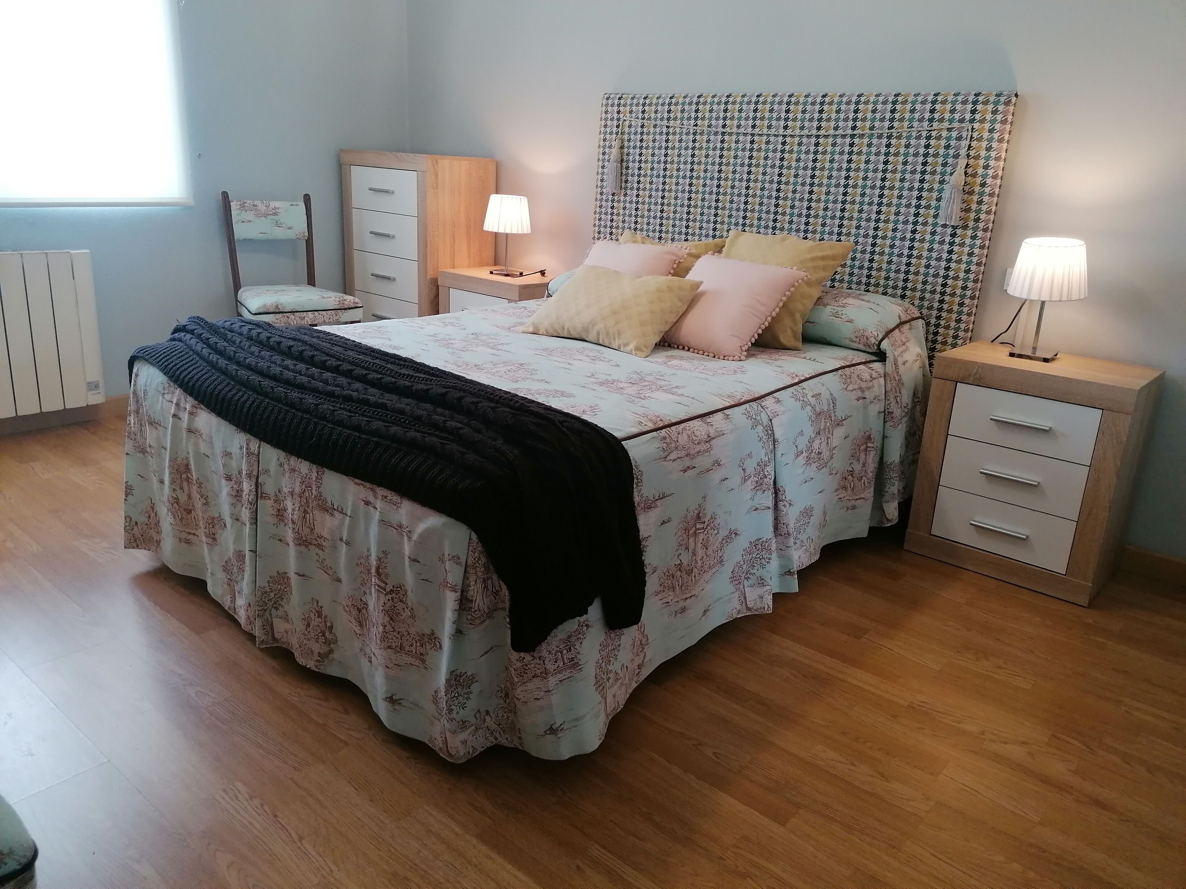 3 habitaciones, tabla de planchar con plancha, wifi y ropa de cama 