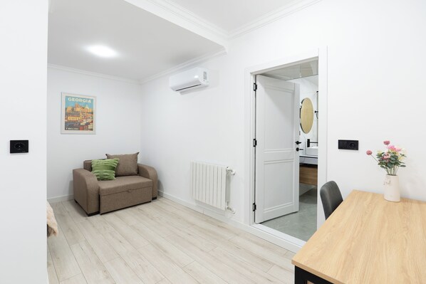 Casa de lujo, 4 habitaciones, balcón | Tabla de planchar con plancha y wifi gratis