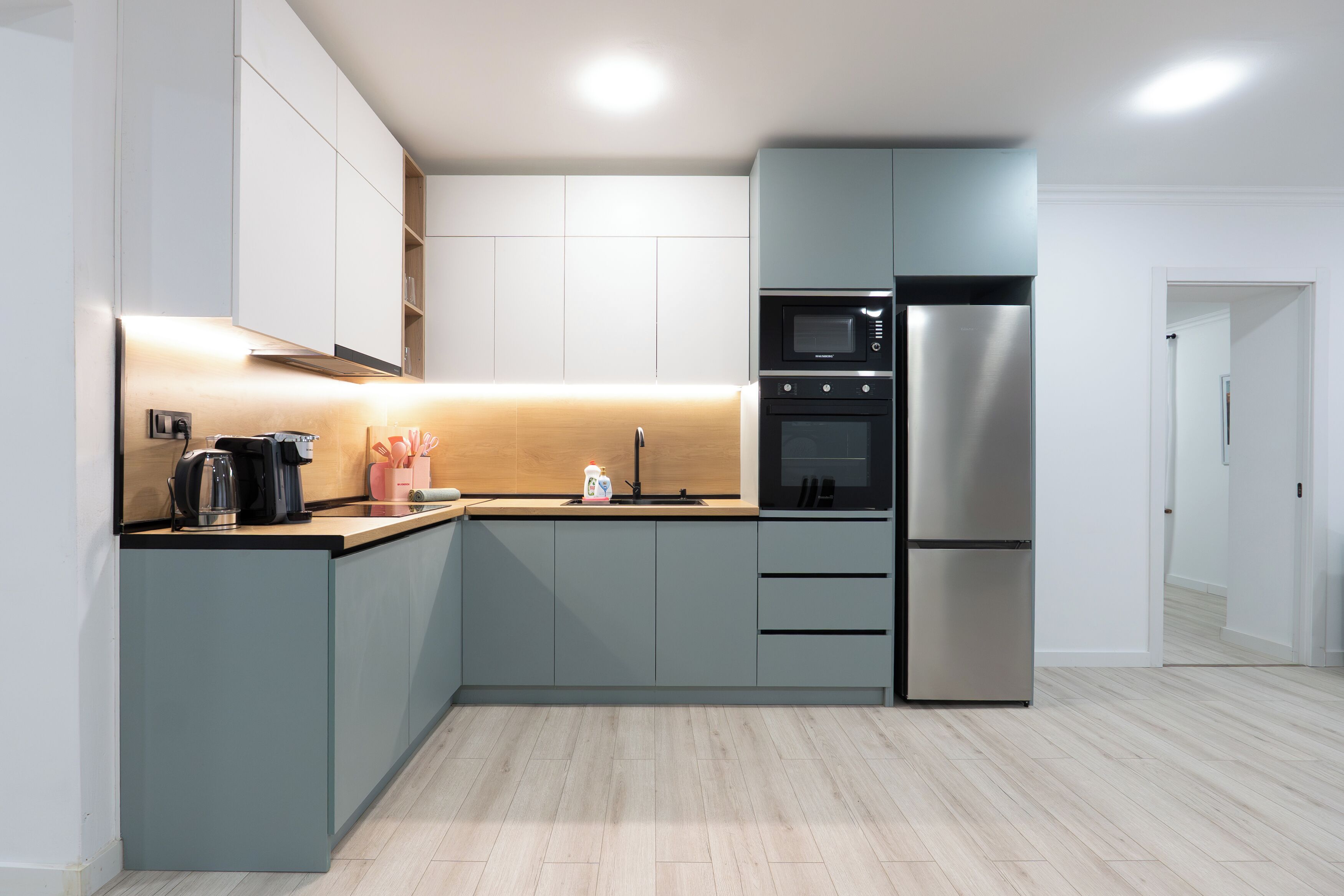 Luxury House, 4 Bedrooms, Balcony | Private kitchen