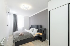 Casa Luxury, 4 camere da letto, balcone | Ferro/asse da stiro, Wi-Fi gratuito