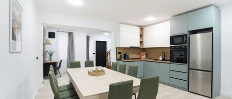 Lyxhus - 4 sovrum - balkong | Matsal