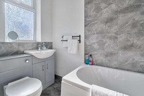 Bathroom - 4 bedroom home in Hartlepool (Hartlepool)