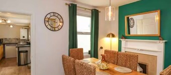 Stylish Home In Loftus