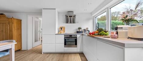 Refrigerador, horno, placa de cocina, lavavajillas