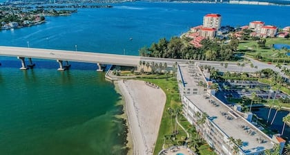 Waterfront 2BR condo in St. Petersburg with balcony, pool, and hot tub.