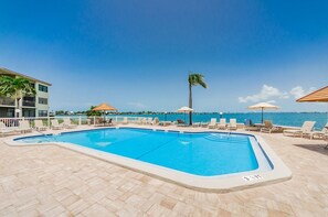 Et oppvarmet basseng